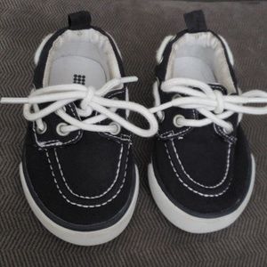 Baby boy gymboree boat shoes. Excellent condition.